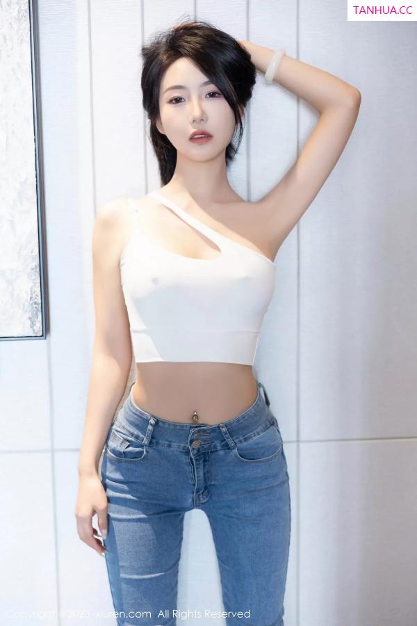   [XiuRen]高清写真图 2023.12.08 No.7781 苏苏阿 时尚牛仔裤第24张图片